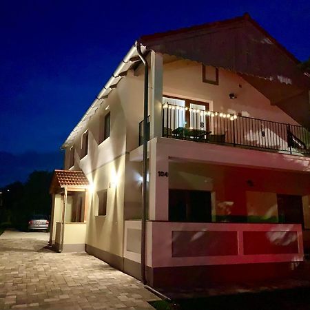 Pine&Chill2 Apartments Balatonalmadi Bagian luar foto