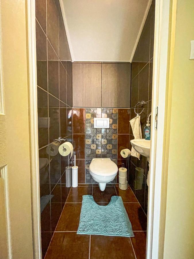 Pine&Chill2 Apartments Balatonalmadi Bagian luar foto