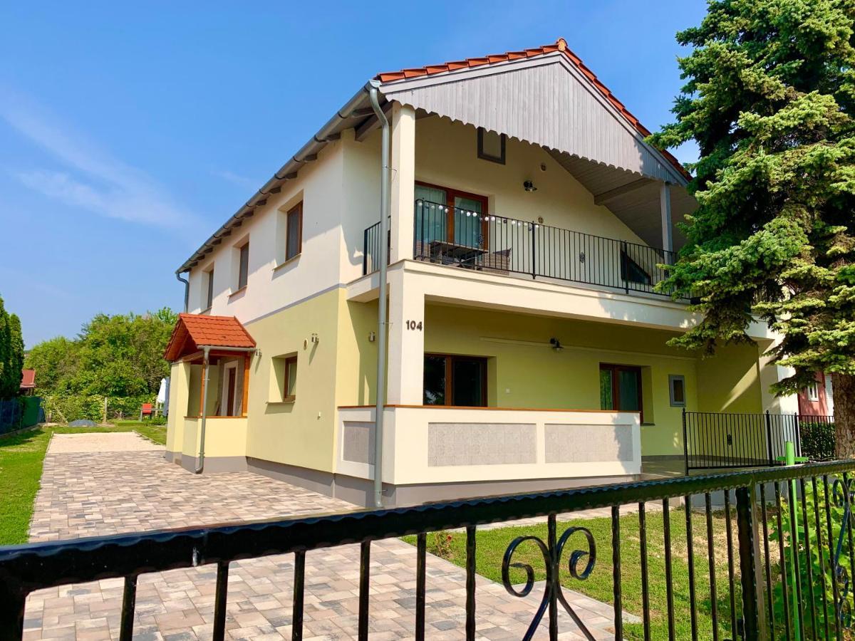 Pine&Chill2 Apartments Balatonalmadi Bagian luar foto